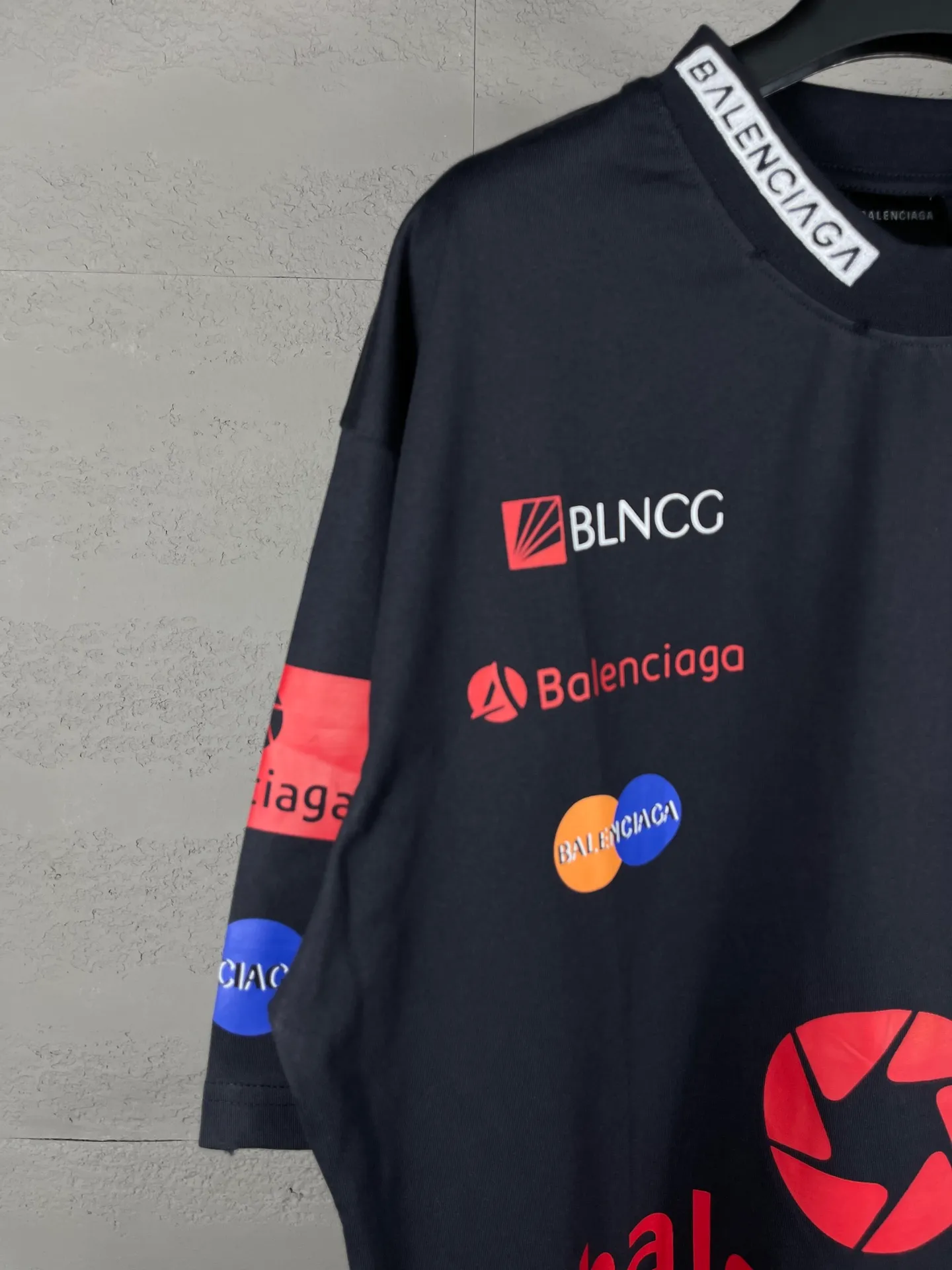 【 . Quality】BALENCI*GA/ BALENCI*GA#2024 New Arrival， Lo GOClassic T . 。 Authentic 。 ！ ZP . 260 ， . . . . Color Change。 。 ， ， ， ， ， OS . Same Style ：BL 223206 ：White， Size：XS L